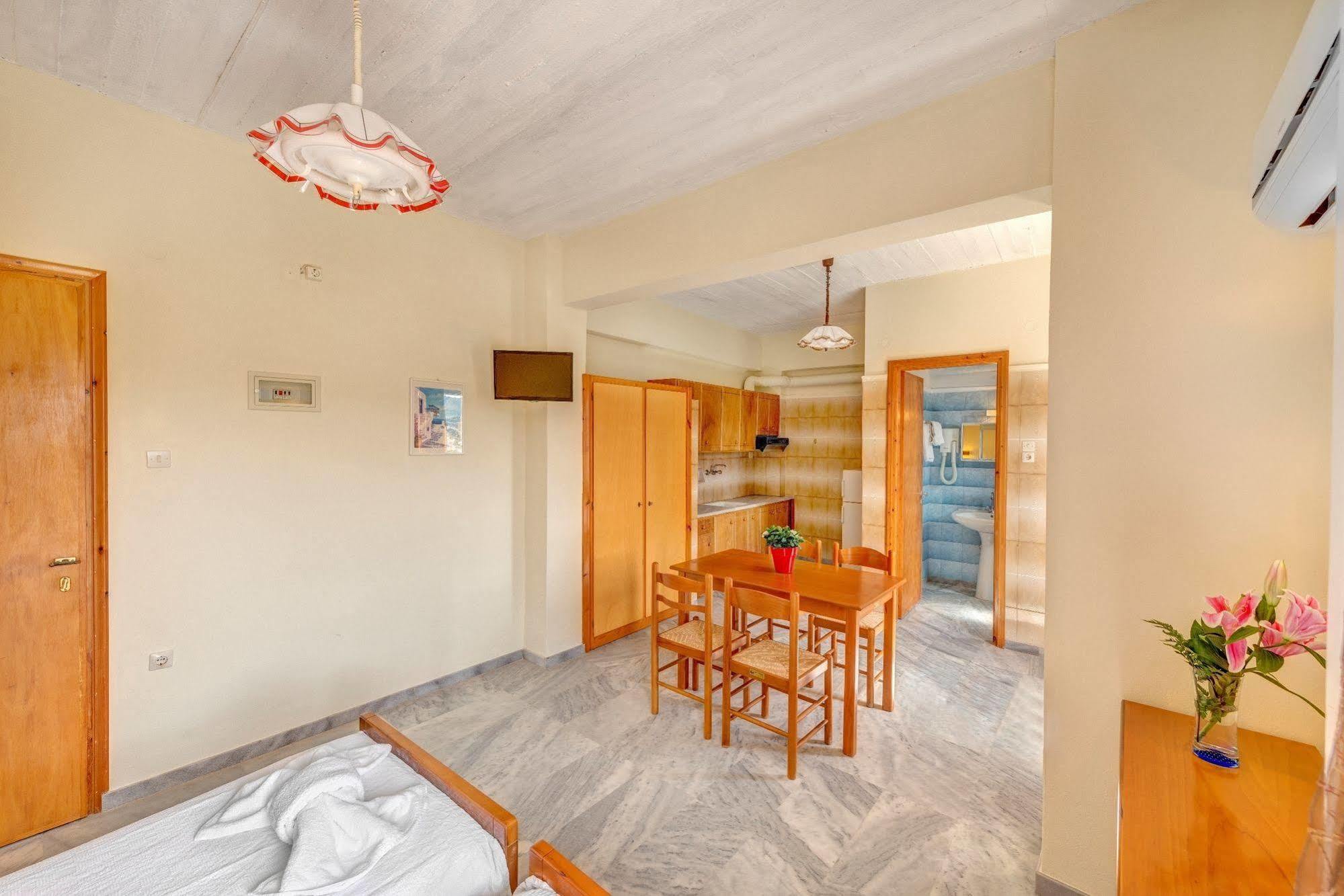 Hotel Smaragdi Apartments Vissa Екстериор снимка
